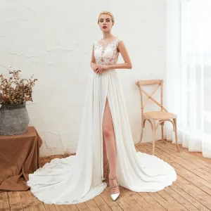 Abordable Ivoire Chiffon Été Transparentes Robe De Mariée 2019 Princesse Encolure Dégagée Sans Manches Appliques En Dentelle Fendue Devant Tribunal Train Volants