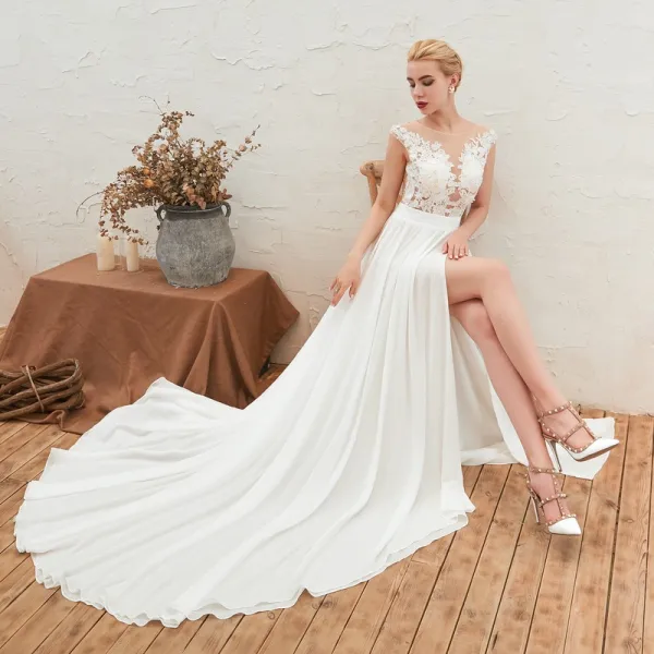 Abordable Ivoire Chiffon Été Transparentes Robe De Mariée 2019 Princesse Encolure Dégagée Sans Manches Appliques En Dentelle Fendue devant Tribunal Train Volants
