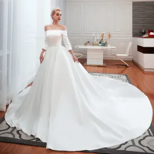 Erschwinglich Schlicht Ivory Creme Satin Brautkleider Hochzeitskleider 2019 A Linie Off Shoulder 3 4 Ärmel Rückenfreies Kathedrale Schleppe Rüschen