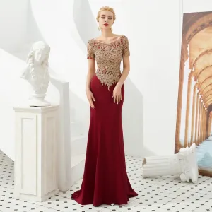 Haut De Gamme Bordeaux Robe De Soirée 2019 Trompette Sirène Encolure Dégagée Manches Courtes Appliques En Dentelle Train De Balayage Volants Dos Nu Robe De Ceremonie