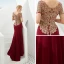 Haut de Gamme Bordeaux Robe De Soirée 2019 Trompette / Sirène Encolure Dégagée Manches Courtes Appliques En Dentelle Train De Balayage Volants Dos Nu Robe De Ceremonie