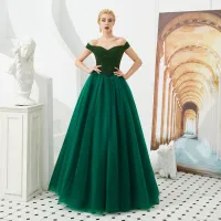 Beste Dunkelgrün Ballkleider 2019 A Linie Off Shoulder Kurze Ärmel Perlenstickerei Lange Rüschen Rückenfreies Festliche Kleider
