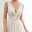 Abordable Champagne Jardin / Extérieur Été Robe De Mariée 2019 Princesse Col v profond Sans Manches Dos Nu Appliques En Dentelle Perlage Chapel Train Volants