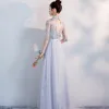 Erschwinglich Schöne Grau Brautjungfernkleider 2019 A Linie Stoffgürtel Applikationen Spitze Lange Rüschen Rückenfreies Kleider Für Hochzeit