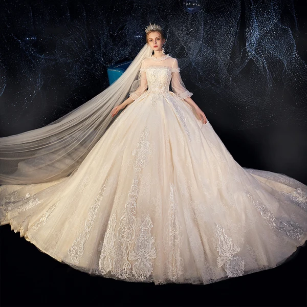 Vintage / Originale Champagne Transparentes Robe De Mariée 2019 Robe Boule Col Haut Gonflée 3/4 Manches Dos Nu Appliques En Dentelle Perlage Cathedral Train Volants