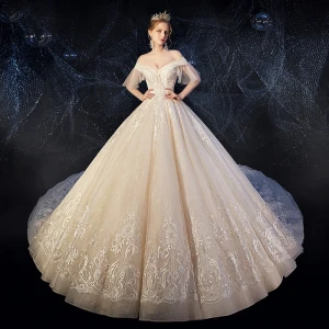 Bäst Champagne Bröllopsklänningar 2019 Balklänning Av Axeln Korta Ärm Bell Ärmar Halterneck Appliqués Spets Beading Cathedral Train Ruffle