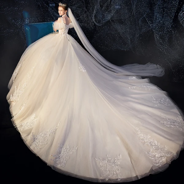 Illusion Champagne Robe De Mariée 2019 Robe Boule Bretelles Spaghetti Détachable Manches Courtes Dos Nu Appliques En Dentelle Perlage Cathedral Train Volants