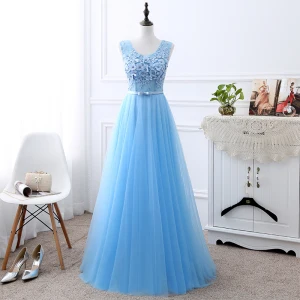 Abordable Bleu Ciel Robe Demoiselle D Honneur 2019 Princesse U Cou Sans Manches Noeud Ceinture Appliques En Dentelle Perlage Perle Longue Volants