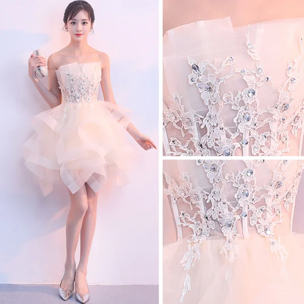 Schöne Champagner Cocktailkleider 2019 Ballkleid Bandeau Ärmellos Applikationen Spitze Strass Kurze Fallende Rüsche Rückenfreies Festliche Kleider