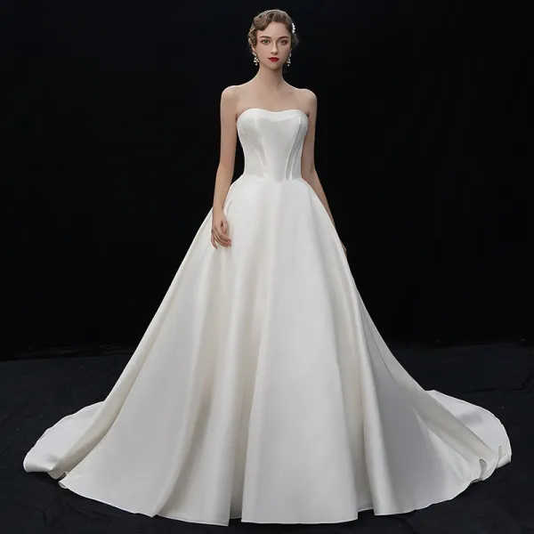 Modest / Simple Champagne Satin Wedding Dresses 2019 A-Line / Princess Sweetheart Sleeveless Backless Chapel Train Ruffle