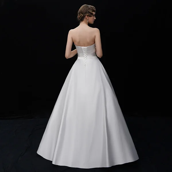 Simple Ivoire Satin Robe De Mariée 2019 Princesse Unique Bustier Sans Manches Dos Nu Longue Volants