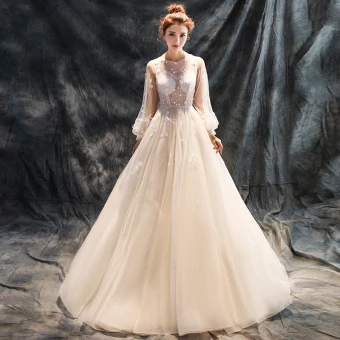 Chic Belle Salle Robe De Mariée 2017 En Dentelle Paillettes Appliques Fleur Dos Nu Encolure Dégagée Manches Longues Cathedral Train Champagne Princesse