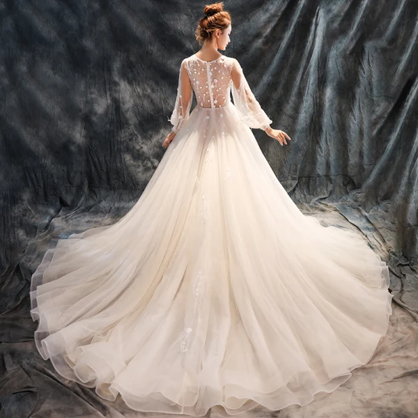 Chic / Belle Salle Robe De Mariée 2017 En Dentelle Paillettes Appliques Fleur Dos Nu Encolure Dégagée Manches Longues Cathedral Train Champagne Princesse