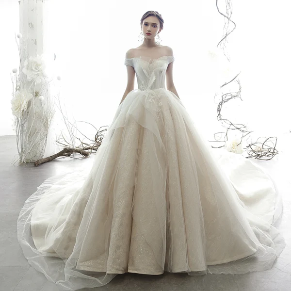 Meilleur Champagne Robe De Mariée 2019 Robe Boule De l'épaule Manches Courtes Dos Nu Glitter Tulle Cathedral Train Volants