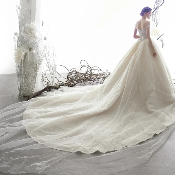 Meilleur Champagne Robe De Mariée 2019 Robe Boule De l'épaule Manches Courtes Dos Nu Glitter Tulle Cathedral Train Volants