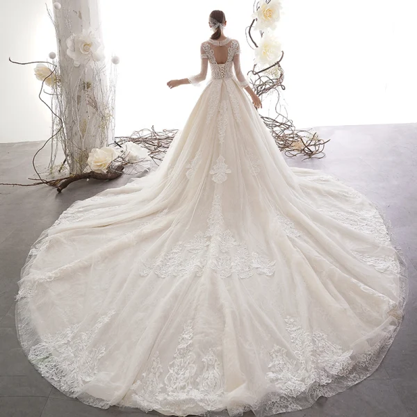 Vintage / Originale Champagne Transparentes Robe De Mariée 2019 Princesse Col Haut Gonflée 3/4 Manches Dos Nu Appliques En Dentelle Perlage Cathedral Train Volants