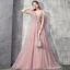 Elegante Pearl Rosa Abendkleider 2019 A Linie Tiefer V-Ausschnitt Kurze Ärmel Applikationen Spitze Perlenstickerei Sweep / Pinsel Zug Rüschen Rückenfreies Festliche Kleider