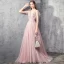 Elegante Pearl Rosa Abendkleider 2019 A Linie Tiefer V-Ausschnitt Kurze Ärmel Applikationen Spitze Perlenstickerei Sweep / Pinsel Zug Rüschen Rückenfreies Festliche Kleider