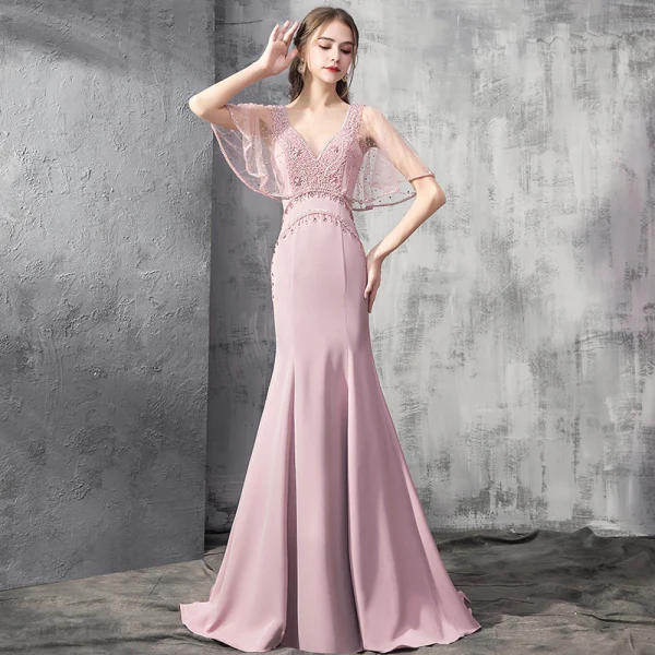 Élégant Rose Bonbon Robe De Soirée 2019 Trompette / Sirène Col v profond Manches Courtes Faux Diamant Perlage Train De Balayage Volants Dos Nu Robe De Ceremonie