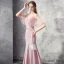 Élégant Rose Bonbon Robe De Soirée 2019 Trompette / Sirène Col v profond Manches Courtes Faux Diamant Perlage Train De Balayage Volants Dos Nu Robe De Ceremonie