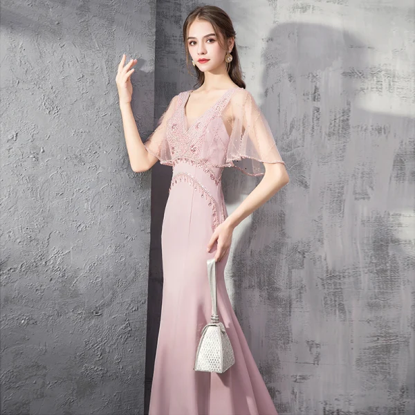 Élégant Rose Bonbon Robe De Soirée 2019 Trompette / Sirène Col v profond Manches Courtes Faux Diamant Perlage Train De Balayage Volants Dos Nu Robe De Ceremonie