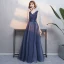 Abordable Bleu Marine Robe De Soirée 2019 Princesse V-Cou Sans Manches Ceinture Appliques En Dentelle Fleur Perlage Longue Volants Dos Nu Robe De Ceremonie