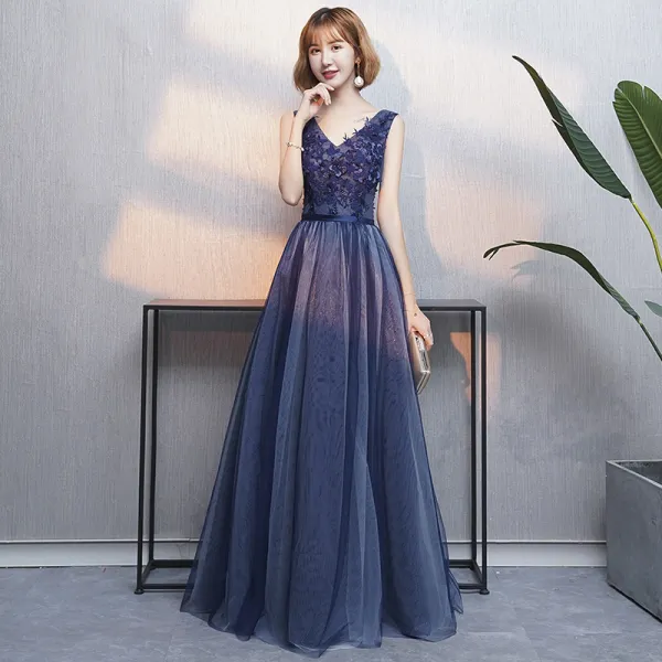 Affordable Navy Blue Evening Dresses  2019 A-Line / Princess V-Neck Sleeveless Sash Appliques Lace Flower Beading Floor-Length / Long Ruffle Backless Formal Dresses
