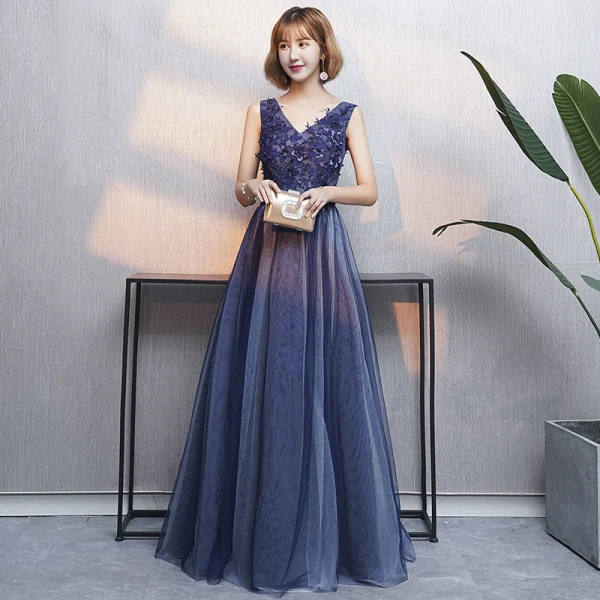 Abordable Bleu Marine Robe De Soirée 2019 Princesse V-Cou Sans Manches Ceinture Appliques En Dentelle Fleur Perlage Longue Volants Dos Nu Robe De Ceremonie