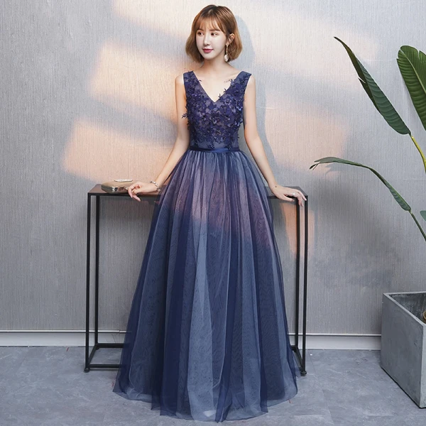 Abordable Bleu Marine Robe De Soirée 2019 Princesse V-Cou Sans Manches Ceinture Appliques En Dentelle Fleur Perlage Longue Volants Dos Nu Robe De Ceremonie
