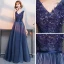 Abordable Bleu Marine Robe De Soirée 2019 Princesse V-Cou Sans Manches Ceinture Appliques En Dentelle Fleur Perlage Longue Volants Dos Nu Robe De Ceremonie