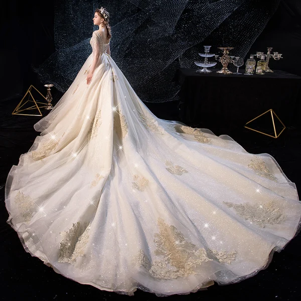 Luxus / Herrlich Champagner Brautkleider / Hochzeitskleider 2019 A Linie Durchsichtige Tiefer V-Ausschnitt Kurze Ärmel Perlenstickerei Quaste Rückenfreies Applikationen Spitze Glanz Tülle Kathedrale Schleppe