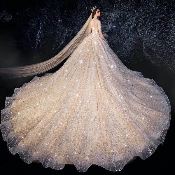 Scintillantes Champagne Robe De Mariée 2019 Robe Boule De l'épaule Manches Courtes Appliques En Dentelle Dos Nu Glitter Paillettes Tulle Chapel Train Volants