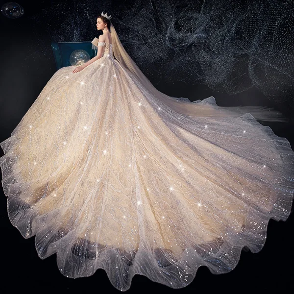 Scintillantes Champagne Robe De Mariée 2019 Robe Boule De l'épaule Manches Courtes Appliques En Dentelle Dos Nu Glitter Paillettes Tulle Chapel Train Volants
