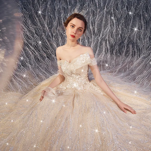 Scintillantes Champagne Robe De Mariée 2019 Robe Boule De l'épaule Manches Courtes Appliques En Dentelle Dos Nu Glitter Paillettes Tulle Chapel Train Volants