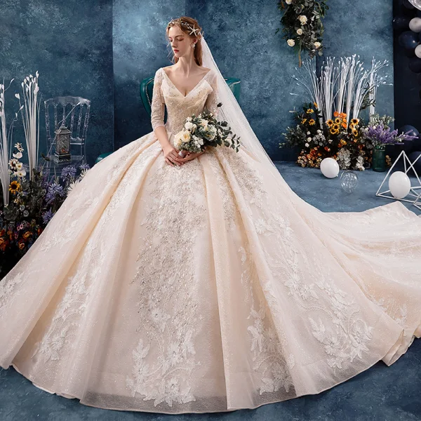 Schöne Champagner Brautkleider / Hochzeitskleider 2019 Ballkleid 3/4 Ärmel V-Ausschnitt Rückenfreies Applikationen Spitze Pailletten Perlenstickerei Glanz Tülle Kapelle-Schleppe Rüschen