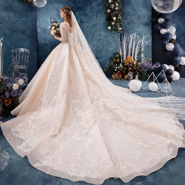 Schöne Champagner Brautkleider / Hochzeitskleider 2019 Ballkleid 3/4 Ärmel V-Ausschnitt Rückenfreies Applikationen Spitze Pailletten Perlenstickerei Glanz Tülle Kapelle-Schleppe Rüschen