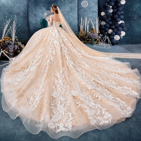 Romantisch Champagner Durchsichtige Brautkleider / Hochzeitskleider 2019 Ballkleid V-Ausschnitt Lange Ärmel Rückenfreies Applikationen Spitze Perlenstickerei Glanz Tülle Kapelle-Schleppe Rüschen