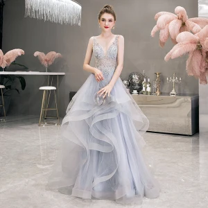 Illusion Gris Transparentes Robe De Soirée 2019 Princesse Col V Profond Sans Manches Perlage Perle Faux Diamant Longue Volants En Cascade Dos Nu Robe De Ceremonie