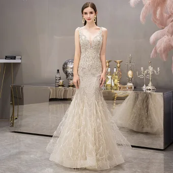 Haut De Gamme Doré Robe De Soirée 2019 Trompette Sirène Col V Profond Sans Manches Perlage Perle Faux Diamant Plumes Longue Volants Dos Nu Robe De Ceremonie
