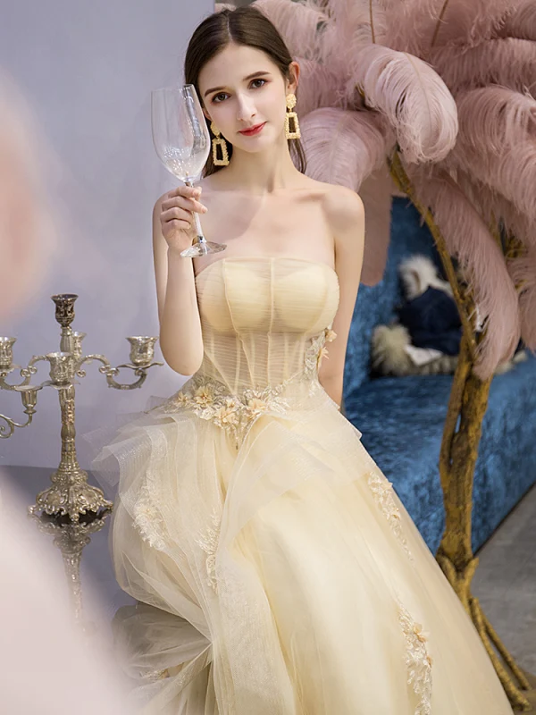 Chic / Beautiful Yellow Evening Dresses  2019 A-Line / Princess Strapless Sleeveless Appliques Flower Beading Pearl Floor-Length / Long Ruffle Backless Formal Dresses