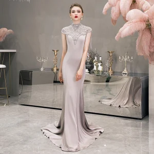 Luxe Gris Robe De Soirée 2019 Trompette Sirène Col Haut Sans Manches Perle Faux Diamant Perlage Gland Train De Balayage Robe De Ceremonie