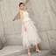 Chic / Belle Blanche Été de retour Robe De Graduation 2019 Princesse Bretelles Spaghetti Sans Manches Thé Longueur Volants Dos Nu Robe De Ceremonie