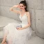 Chic / Belle Blanche Été de retour Robe De Graduation 2019 Princesse Bretelles Spaghetti Sans Manches Thé Longueur Volants Dos Nu Robe De Ceremonie