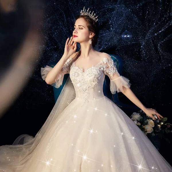 Chic / Belle Champagne Transparentes Robe De Mariée 2019 Princesse Encolure Dégagée Manches de cloche Dos Nu Glitter Tulle Appliques En Dentelle Perlage Perle Chapel Train Volants