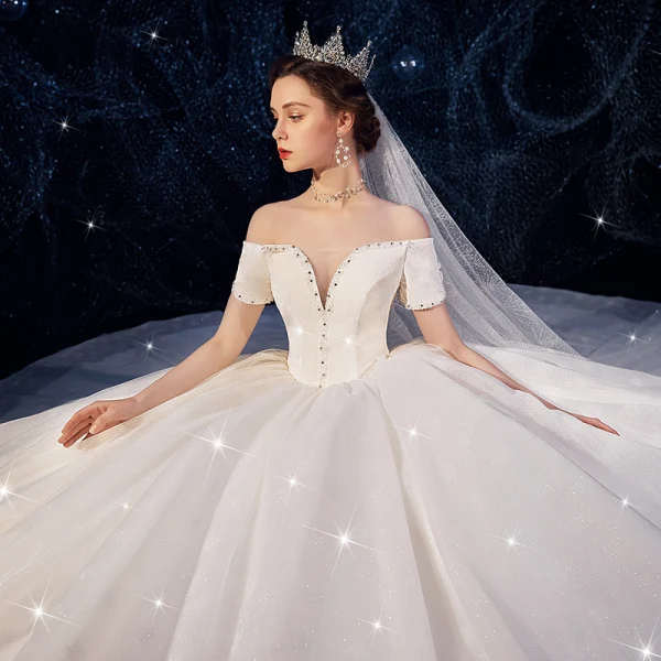 Chic / Belle Ivoire Robe De Mariée 2019 Robe Boule De l'épaule Manches Courtes Dos Nu Glitter Tulle Perlage Royal Train Volants