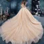 Élégant Champagne Robe De Mariée 2019 Robe Boule De l'épaule Manches Courtes Dos Nu Glitter Tulle Appliques En Dentelle Perlage Cathedral Train Volants