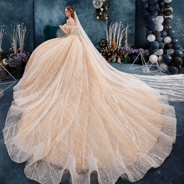 Élégant Champagne Robe De Mariée 2019 Robe Boule De l'épaule Manches Courtes Dos Nu Glitter Tulle Appliques En Dentelle Perlage Cathedral Train Volants