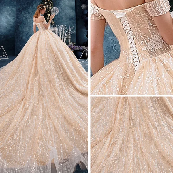Élégant Champagne Robe De Mariée 2019 Robe Boule De l'épaule Manches Courtes Dos Nu Glitter Tulle Appliques En Dentelle Perlage Cathedral Train Volants