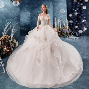 Fine Champagne Brudekjoler 2019 Ballkjole Av Skulderen Korte Ermer Ryggløse Glitter Tyll Appliques Blonder Beading Cathedral Train Gripende Ruffles