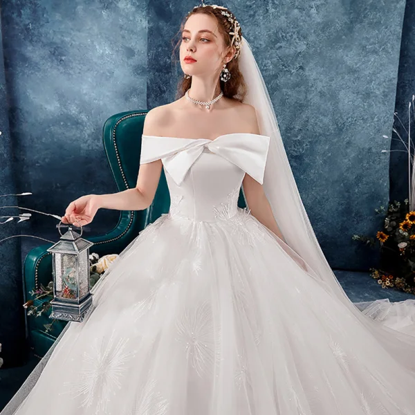 Schöne Ivory / Creme Brautkleider / Hochzeitskleider 2019 A Linie Off Shoulder Schleife Kurze Ärmel Rückenfreies Applikationen Spitze Kathedrale Schleppe Rüschen